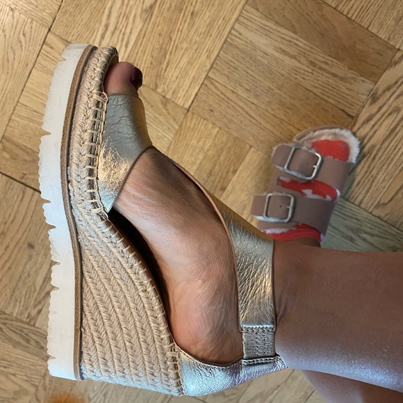 Gentle Souls sandals - Picture 8 of 12